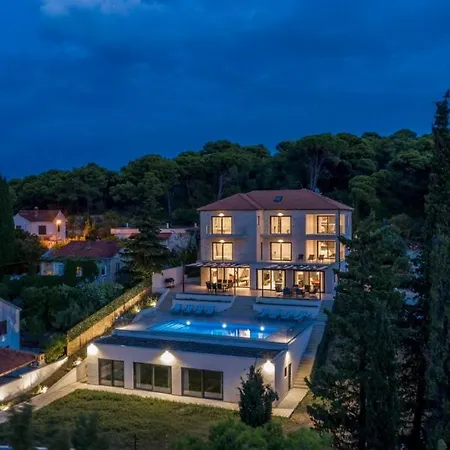 빌라 With Pool In A Beautiful Bay On Island Hvar *