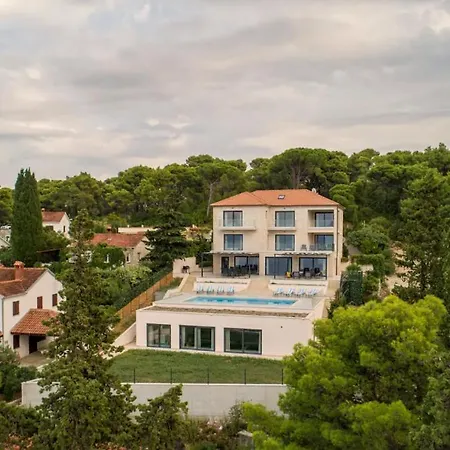With Pool In A Beautiful Bay On Island Hvar * 브로보스카