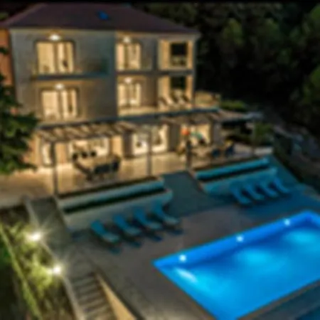 With Pool In A Beautiful Bay On Island Hvar 브로보스카